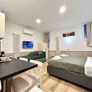 suite-della-corte.hotelinveneto.com/